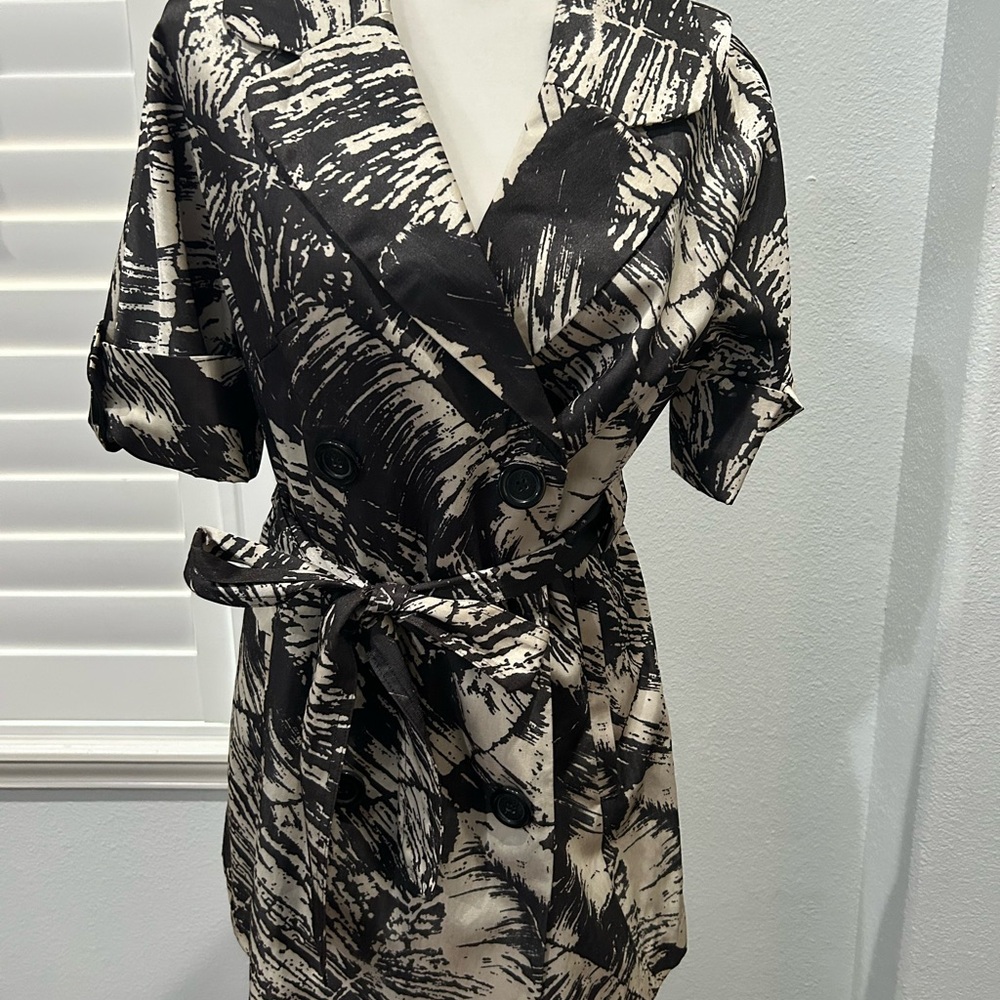 Vertigo Vertigo Paris Printed Trench Coat
Nordstrom rack